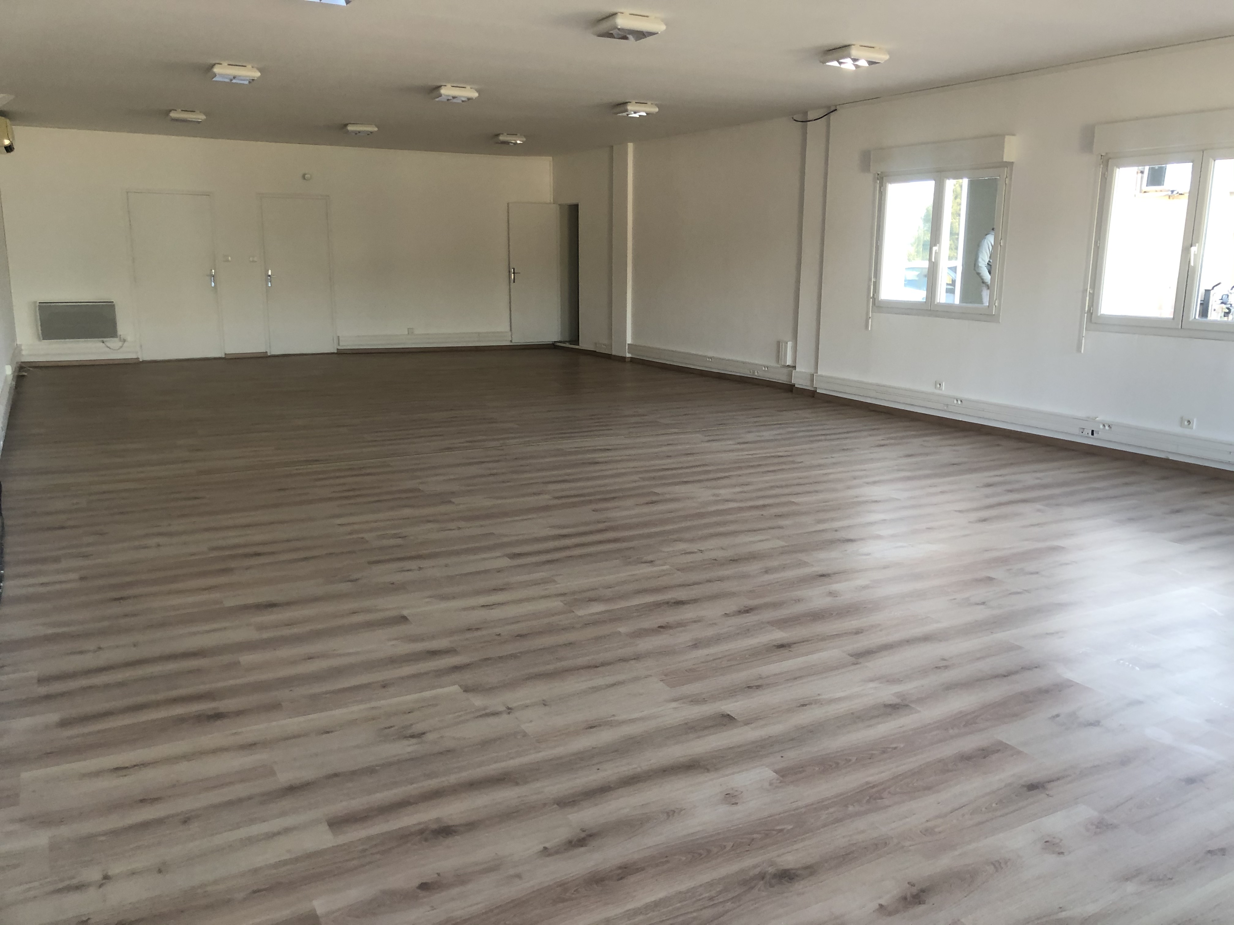 Local professionnel 125 m² + parking