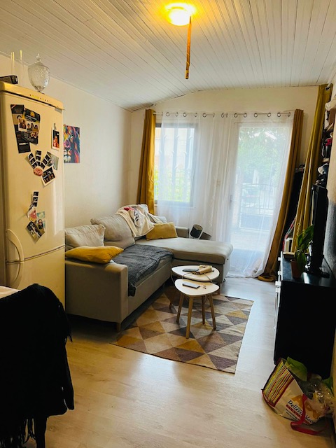 Maison T2 + bureau avec jardin   