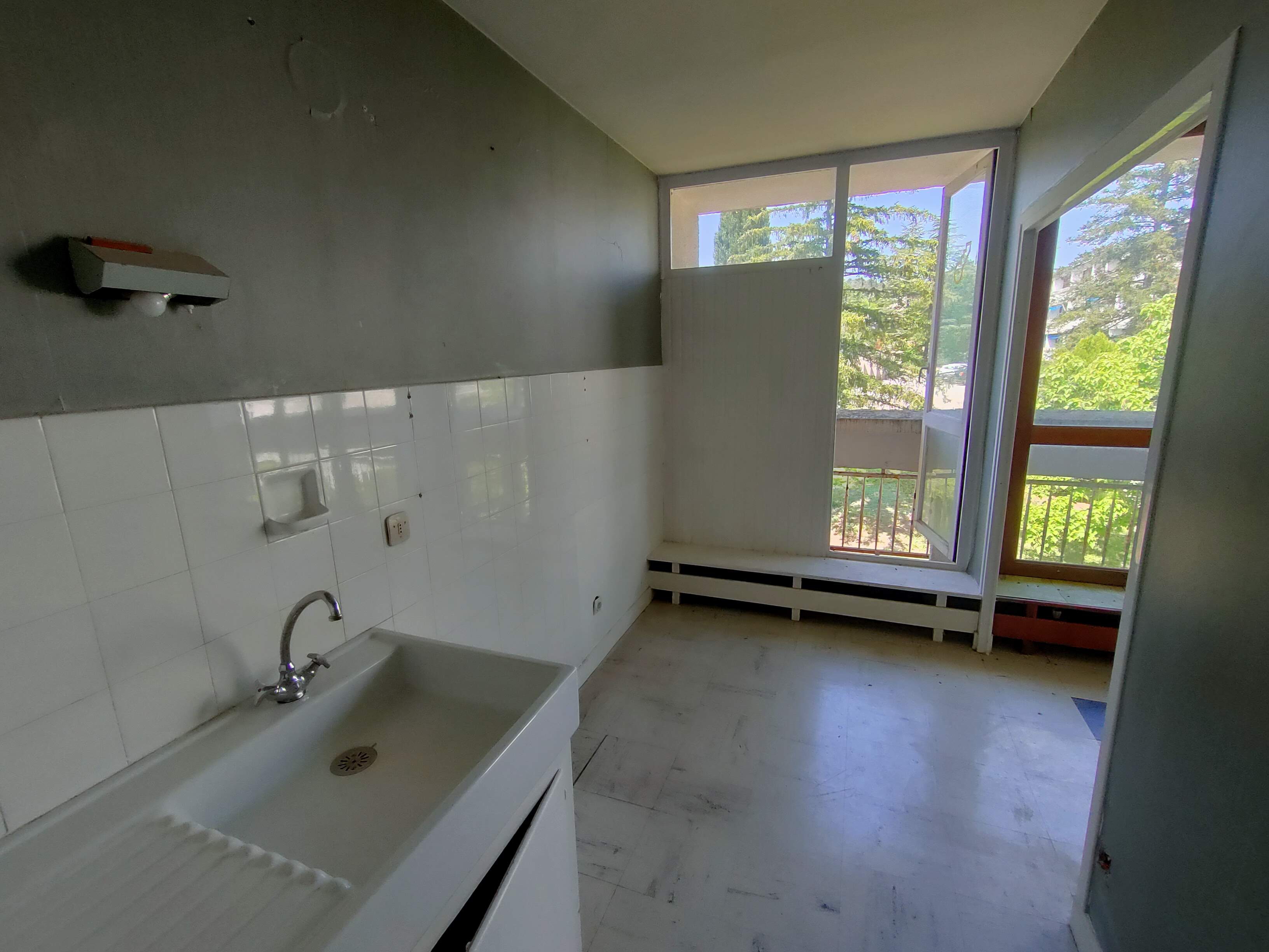 Appartement T2 à rénover - Gréoux les Bains - Réf. 253 - Photo 4