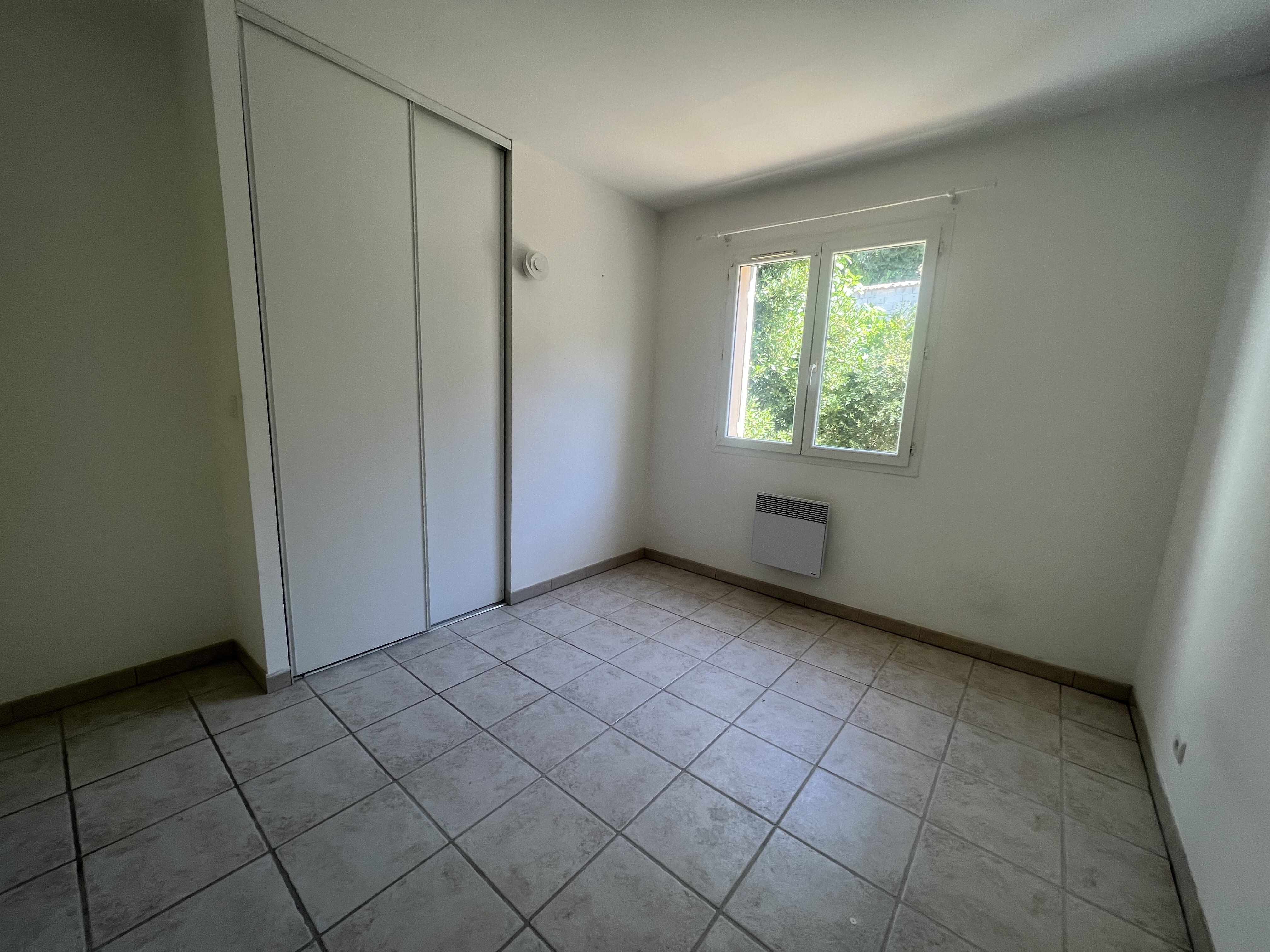 Appartement T3 avec Terrasse et cave  (2) - Sainte Tulle - Réf. 207 (2) - Photo 2