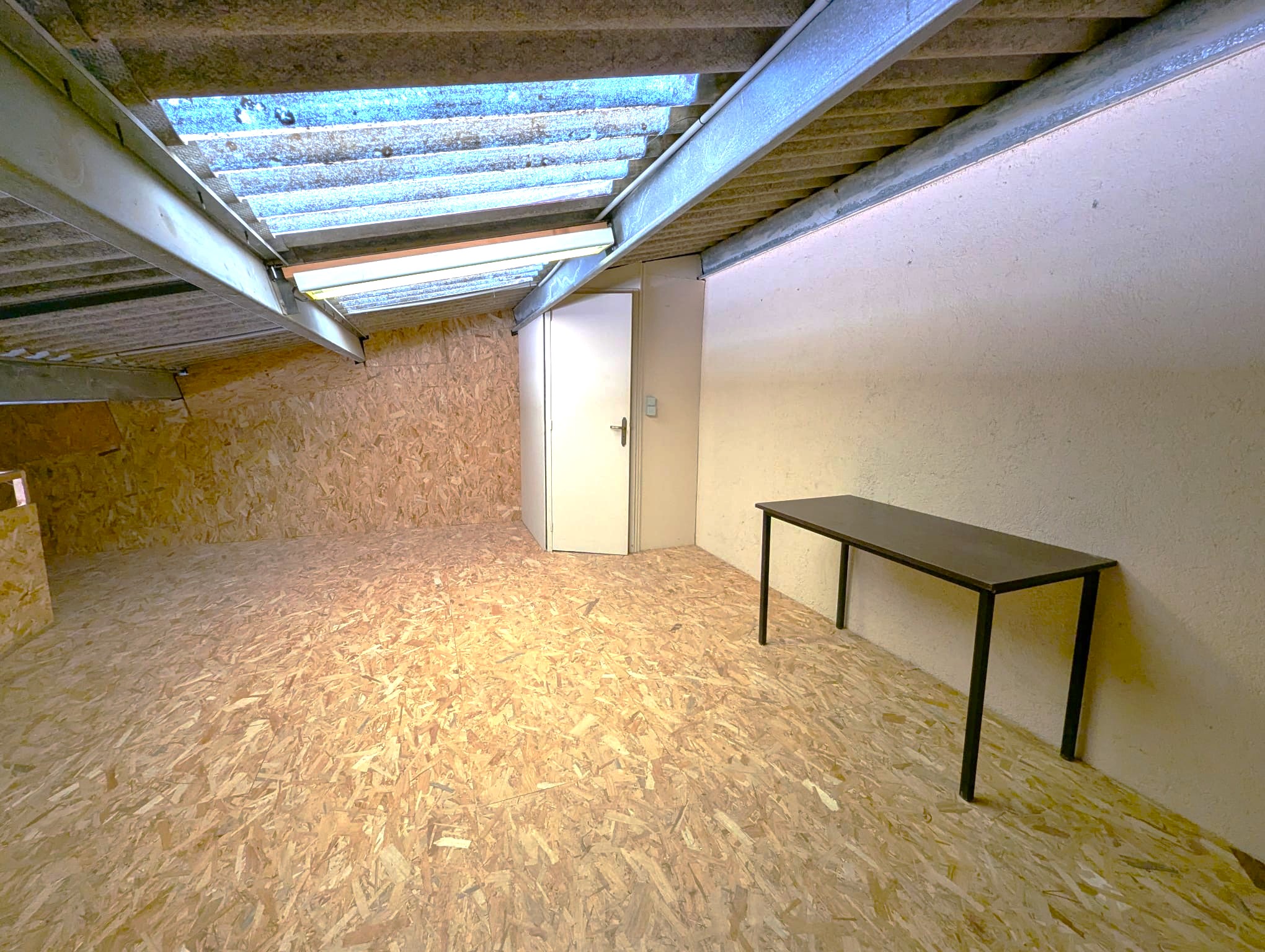Entrepôt de stockage + Bureau - Aix en Provence - Réf. 457 - Photo 1