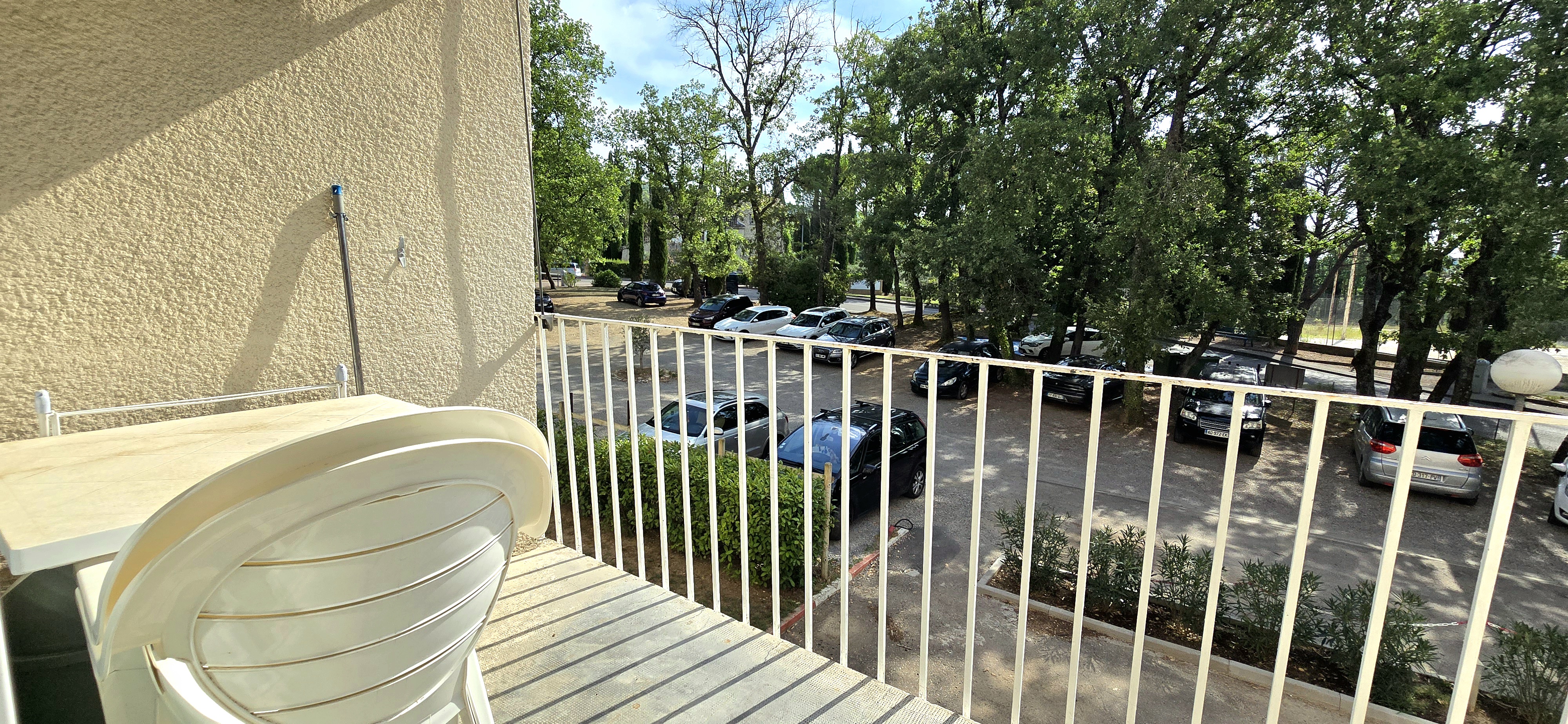 Studio avec balcon