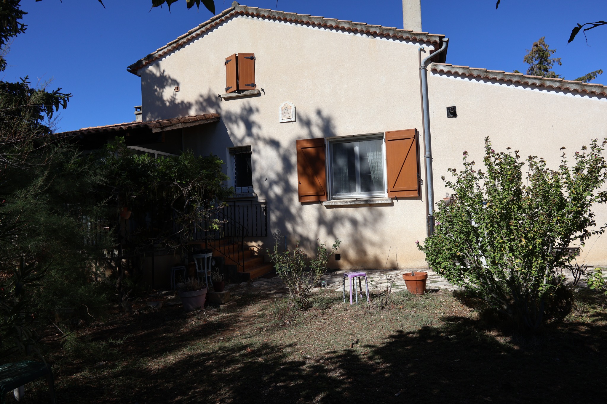 Maison T6 avec piscine et terrain  de 6 229 m² avec oliviers